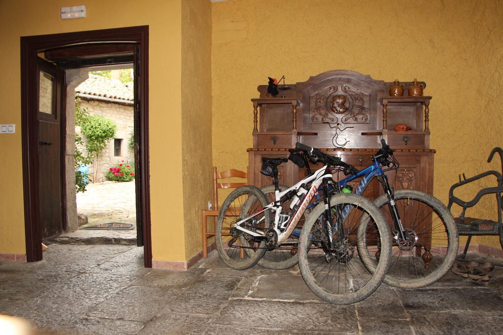 Hotel Moto-Rural "Vegalion" Las Salas Exterior photo